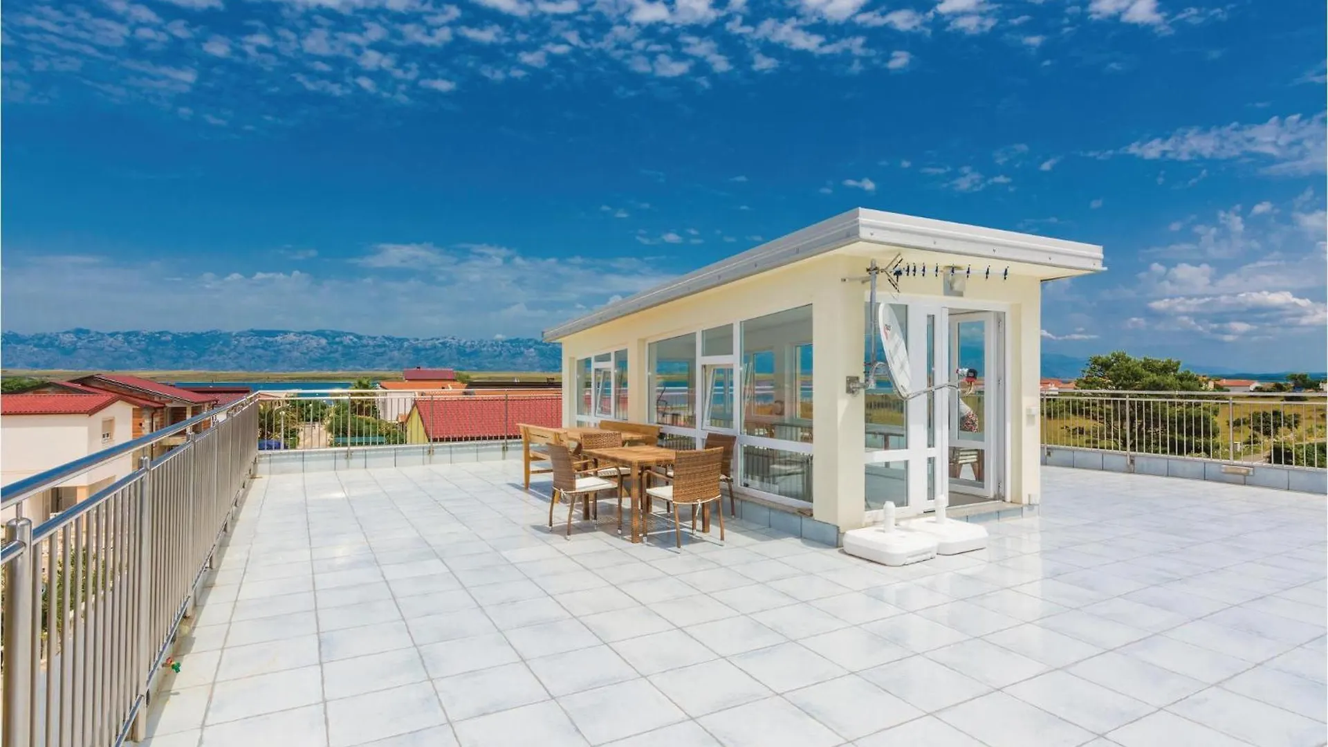 1 Bedroom Beautiful Apartment In Vir Croatia