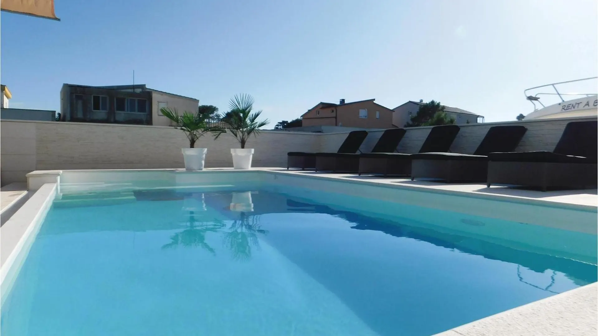 1 Bedroom Beautiful Apartment In Vir